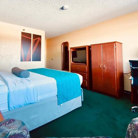 Howard Johnson By Wyndham Denver West Wheat Ridge Exterior photo