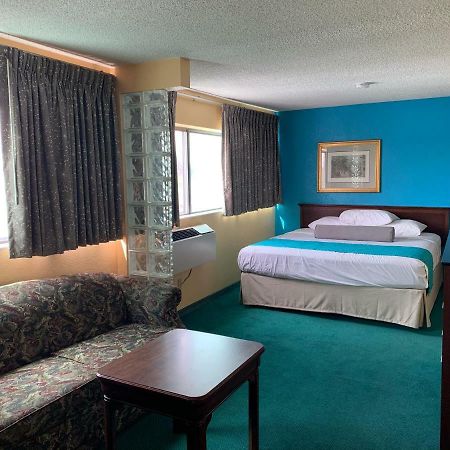 Howard Johnson By Wyndham Denver West Wheat Ridge Exterior photo