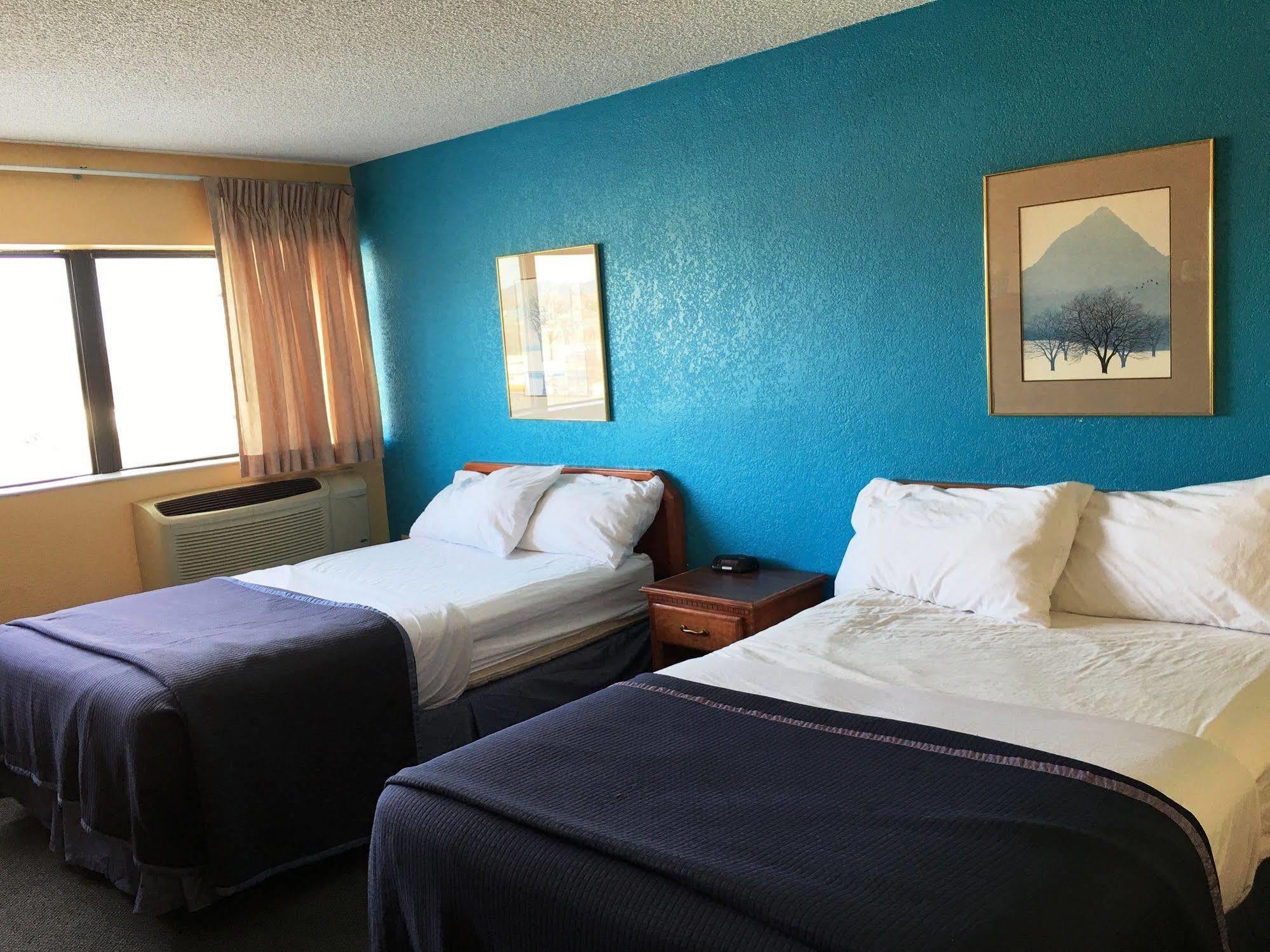 Howard Johnson By Wyndham Denver West Wheat Ridge Exterior photo