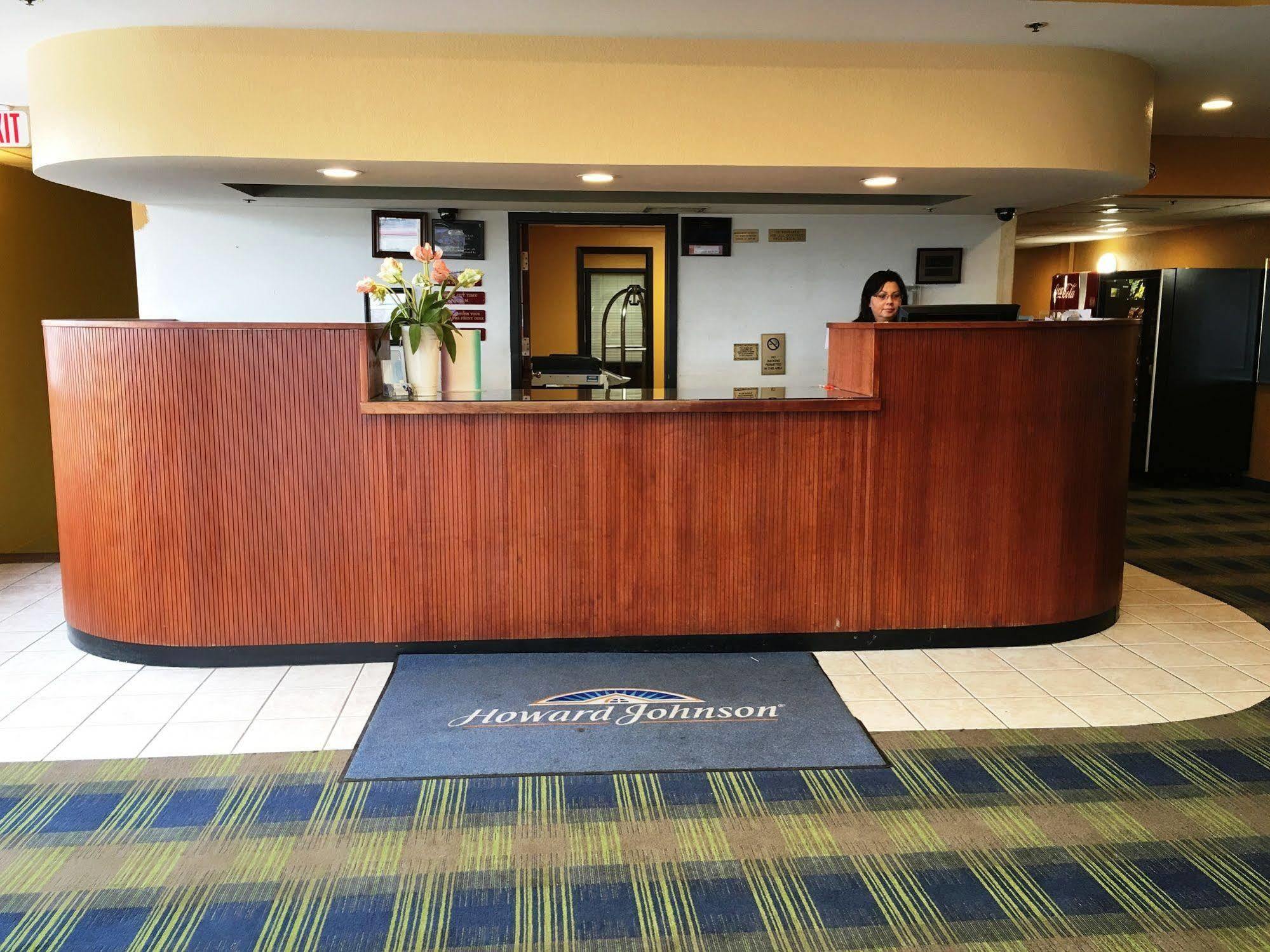 Howard Johnson By Wyndham Denver West Wheat Ridge Exterior photo