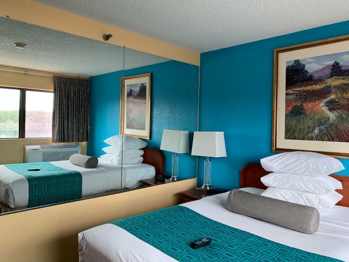 Howard Johnson By Wyndham Denver West Wheat Ridge Exterior photo