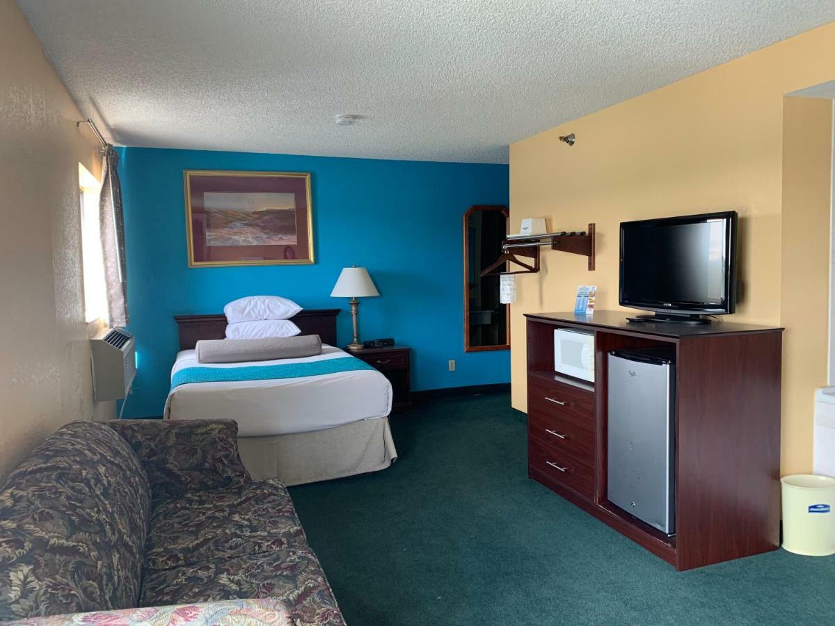 Howard Johnson By Wyndham Denver West Wheat Ridge Exterior photo