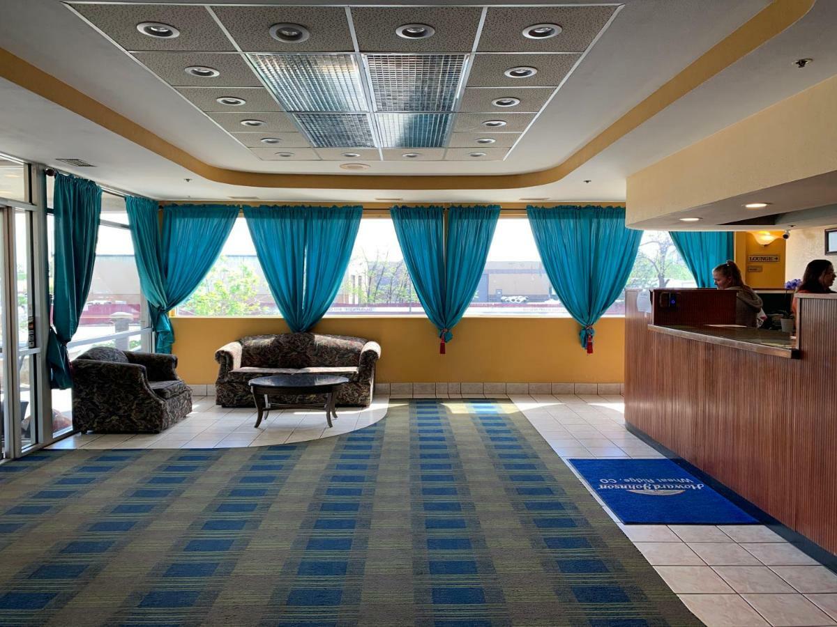 Howard Johnson By Wyndham Denver West Wheat Ridge Exterior photo
