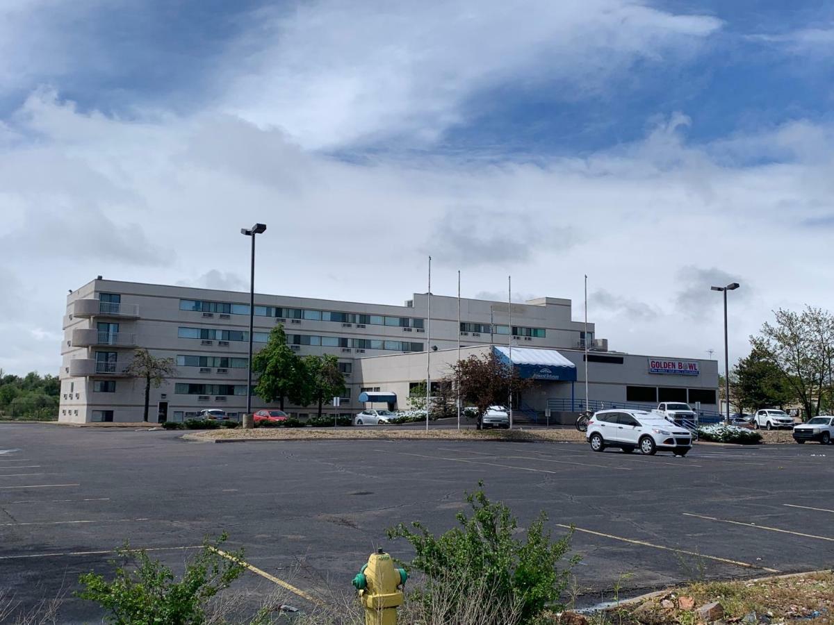 Howard Johnson By Wyndham Denver West Wheat Ridge Exterior photo