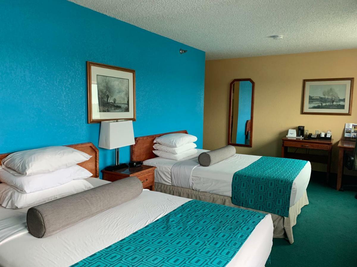 Howard Johnson By Wyndham Denver West Wheat Ridge Exterior photo