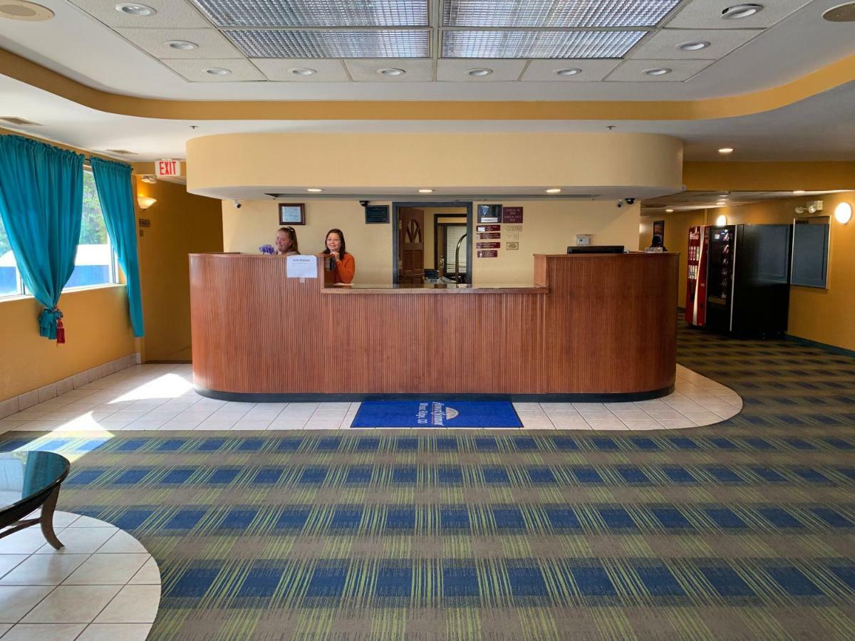 Howard Johnson By Wyndham Denver West Wheat Ridge Exterior photo